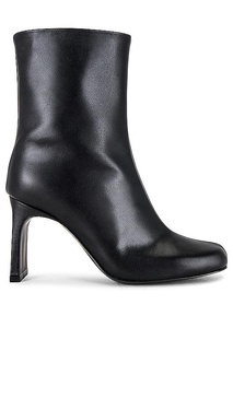 Seamed Straight Boots