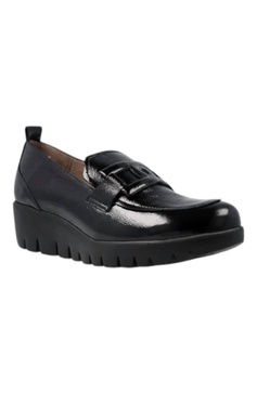 women's fly rings moccasins shoes in black patent