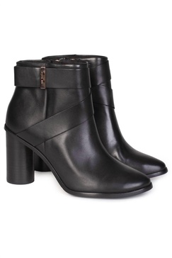 matyna leather ankle boots in black