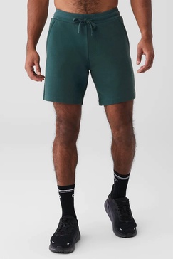 chill short in midnight green