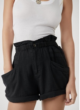 topanga cuff short in black