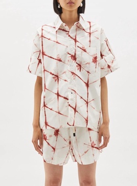 printed boxy short sleeve shirt in redwood-print