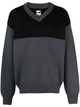 two-tone design V-neck jumper 