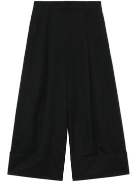 wide-legged cropped trousers