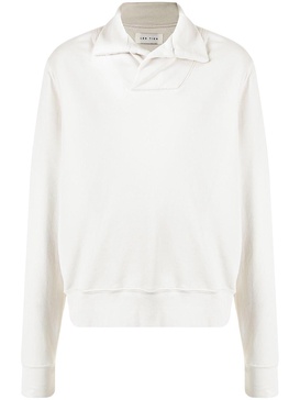 spread-collar pullover