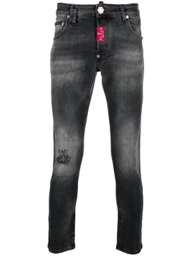 distressed skinny jeans 