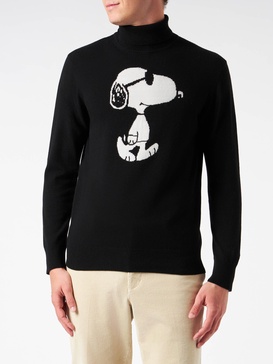 Man Turtleneck Sweater With Snoopy Jacquard Print | Snoopy - Peanuts Special Edition