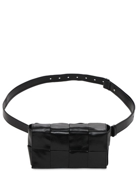 Cassette Intreccio leather belt bag