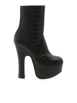 Elevated ankle boots in black