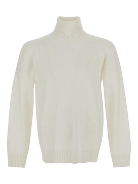 Hight necked wool pullover