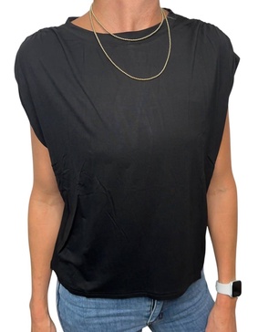 super soft casual ruched shoulder tee in black