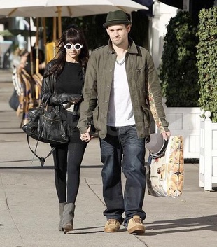 Nicole Richie Shopping on Melrose Avenue in Los Angeles January 6, 2010