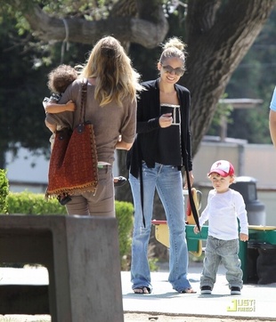 Nicole Richie at Griffith Park in Loz Feliz June 4, 2011