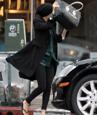 Nicole Richie and Harlow Out in Studio City November 4, 2011