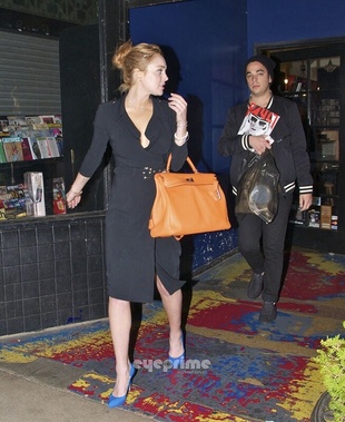 Lindsay Lohan Shops in Los Feliz April 19, 2012