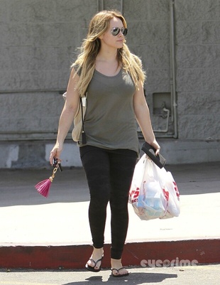 Hilary Duff Leaving a Cvs in Los Angeles September 1, 2011