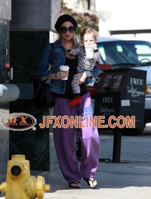 Nicole Richie Leaving Coffee Bean April 4, 2009