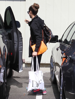 Jessica Alba Arriving at Her Office in Santa Monica April 4, 2012