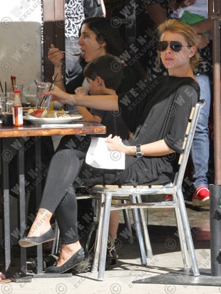 Lo Bosworth Having Breakfast in Hollywood November 1, 2009