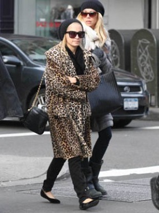 Nicole Richie Shopping in Nyc with Her Stylist December 4, 2010