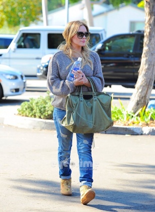 Hilary Duff Out in Hollywood November 13, 2011