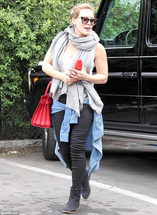 Hilary Duff Picking Up Dry Cleaning West Hollywood January 31, 2014