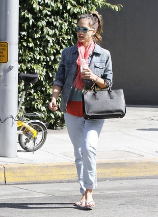 Jessica Alba Running Errands in Beverly Hills May 19, 2012