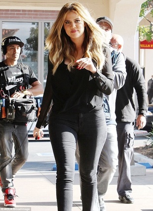 Khloe Kardashian Calabasas February 7, 2014