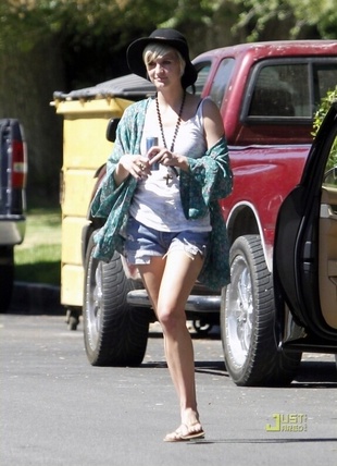 Ashlee Simpson in Sherman Oaks July 19, 2011