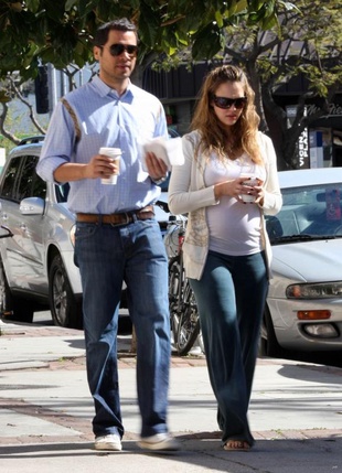 Jessica Alba and Cash Picking Up Beverages in Brentwood. March 17, 2008