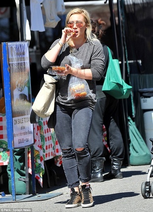 Hilary Duff Los Angeles Farmers Market March 30, 2014