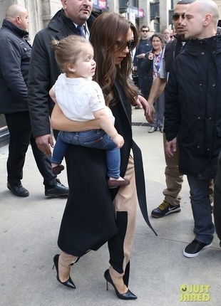 Victoria Beckham Eurostar Station in Paris May 2, 2013