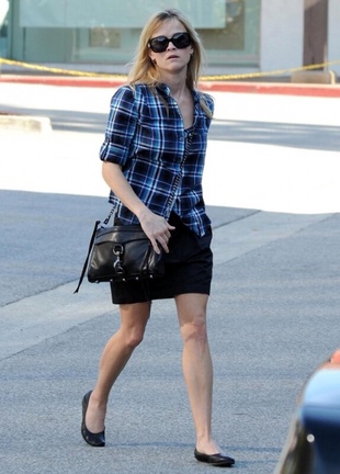 Reese Witherspoon Out in Brentwood January 6, 2010