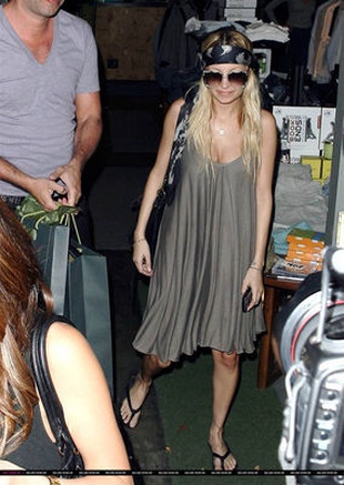 Nicole Richie Shopping at Alpha in Hollywood March 10, 2008