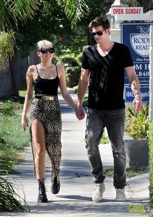 Miley Cyrus Out in Los Angeles October 19, 2012