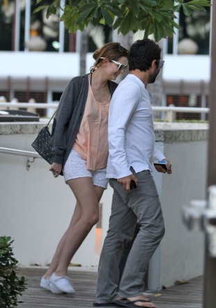 Mischa Barton Out to Lunch with Friends in Miami December 28, 2011