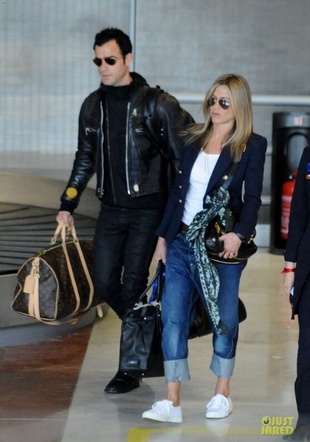 Jennifer Aniston Arrive at Charles De Gaulle Airport in Paris June 10, 2012