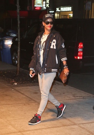 Rihanna Arriving at Her Hotel in New York November 6, 2013