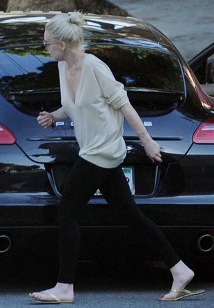 Lindsay Lohan in Los Angeles November 27, 2011