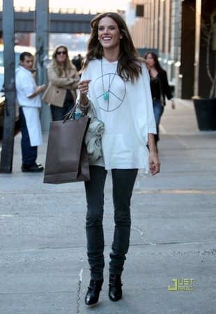 Alessandra Ambrosio Shopping in Nyc March 31, 2010