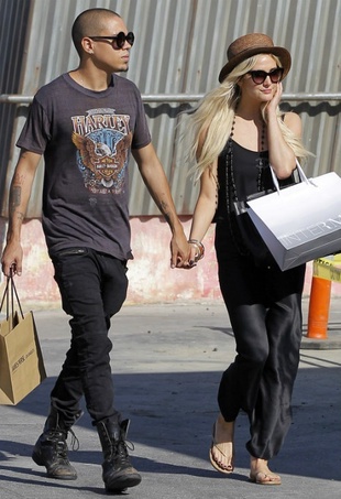 Ashlee Simpson Shopping at Intermix September 15, 2013