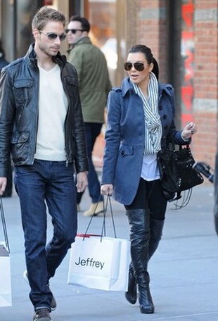 Kim Kardashian Shopping with Simon Huck in Nyc November 9, 2010