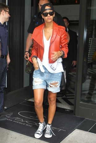 Rihanna Leaving the Gansevoort Hotel in New York May 6, 2013