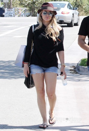 Hilary Duff Shopping in Malibu August 13, 2011