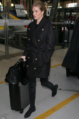 Rosie Huntington-Whiteley Gare Du Nord Station March 2, 2016