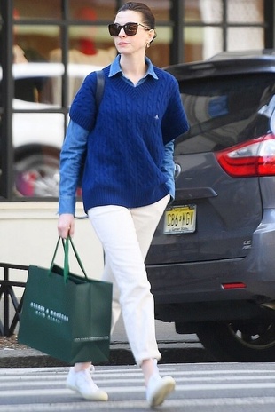 Anne Hathaway New York City April 30, 2022