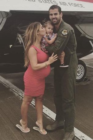 Jessie James Decker Instagram Pic July 17, 2015