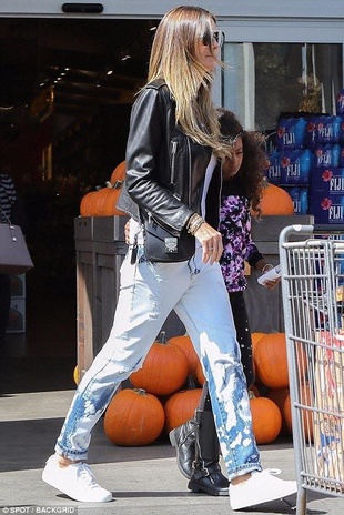 Heidi Klum Bristol Farms October 1, 2017