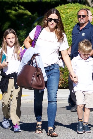 Jennifer Garner With Her Kids After Her Car Was Hit October 15, 2018