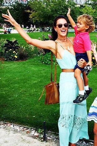 Alessandra Ambrosio Jardin De Tuilleries, Paris August 22, 2015